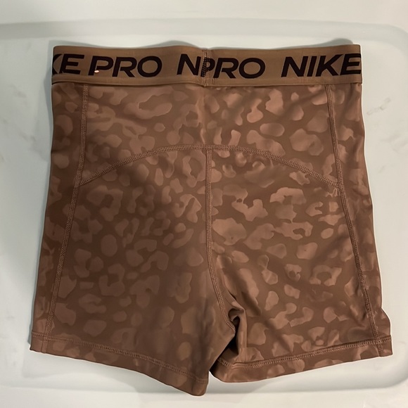 Nike Pro workout shorts - Picture 2 of 3
